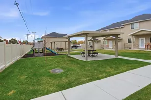 303 N Canterbury Way W, Clearfield, UT 84015 - Photo 27