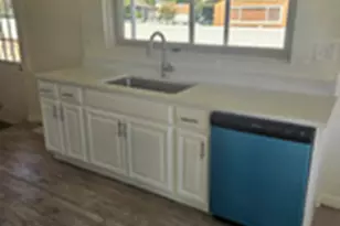 956 E Sego Lily Dr, Sandy, UT 84094 - Photo 3