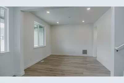 876 W Sika Cir S #205, Saratoga Springs, UT 84045 - Photo 3