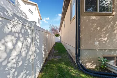 330 W Paradiso Ln, Centerville, UT 84014 - Photo 27