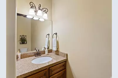 330 W Paradiso Ln, Centerville, UT 84014 - Photo 7