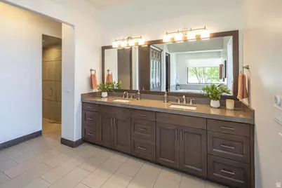 2040 S Pinnacle Cir, Saint George, UT 84790 - Photo 29