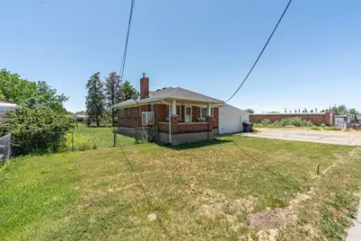 921 W 2700 S, Syracuse, UT 84075 - Photo 3