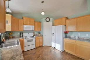 725 N Fox Run Dr E, Tooele, UT 84074 - Photo 9