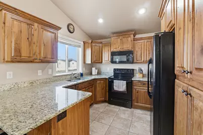 335 S 400 W, Tremonton, UT 84337 - Photo 7