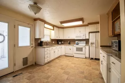 261 W Park Ln N, Centerville, UT 84014 - Photo 7