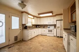 261 W Park Ln N, Centerville, UT 84014 - Photo 7