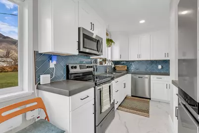 7775 S Steffensen Dr, Cottonwood Heights, UT 84121 - Photo 9