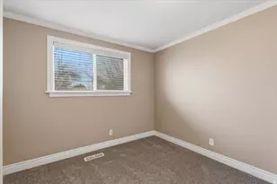 1096 N 300 W, Layton, UT 84041 - Photo 13