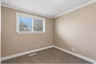 1096 N 300 W, Layton, UT 84041 - Photo 17