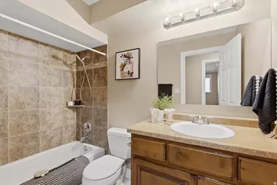 1096 N 300 W, Layton, UT 84041 - Photo 15