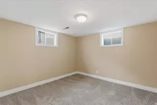 1096 N 300 W, Layton, UT 84041 - Photo 29