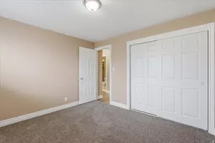 1096 N 300 W, Layton, UT 84041 - Photo 19