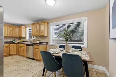 1096 N 300 W, Layton, UT 84041 - Photo 9