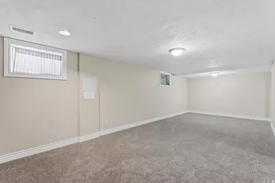 1096 N 300 W, Layton, UT 84041 - Photo 19