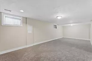 1096 N 300 W, Layton, UT 84041 - Photo 19