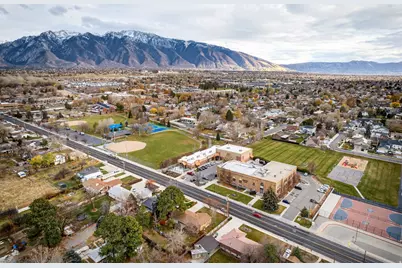 386 E Pioneer Ave S, Sandy, UT 84070 - Photo 31