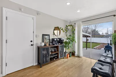 386 E Pioneer Ave S, Sandy, UT 84070 - Photo 9