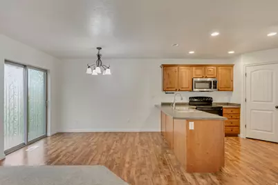 8121 N Plum Cir, Eagle Mountain, UT 84005 - Photo 9