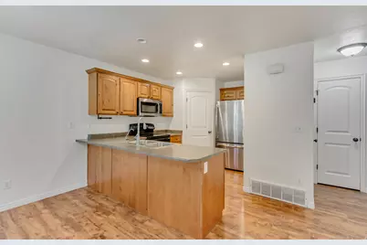 8121 N Plum Cir, Eagle Mountain, UT 84005 - Photo 7