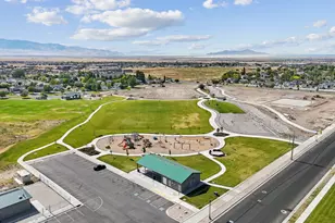 579 E Kings Landing, Tooele, UT 84074 - Photo 27