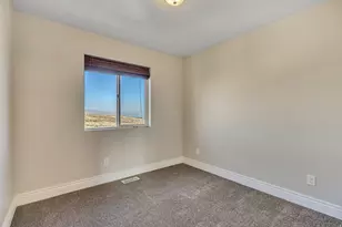 264 W Rocky Crk Wy, Saratoga Springs, UT 84045 - Photo 17