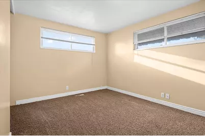 975 N Garnet St, Layton, UT 84041 - Photo 11