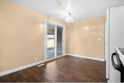 975 N Garnet St, Layton, UT 84041 - Photo 9