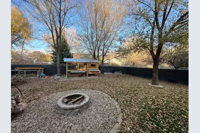 422 W Meadowbrook Dr, Ogden, UT 84404 - Photo 25