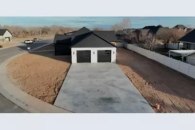 1205 W Grayhawk Loop, Roosevelt, UT 84066 - Photo 3