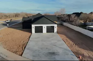 1205 W Grayhawk Loop, Roosevelt, UT 84066 - Photo 3