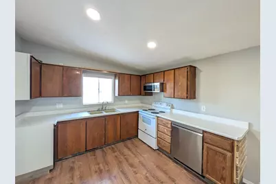 758 W 1000 S, Woods Cross, UT 84087 - Photo 7