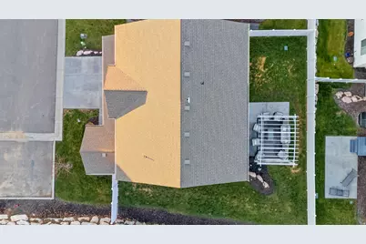 1379 E Petunia Ct, Layton, UT 84040 - Photo 7