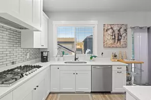 1379 E Petunia Ct, Layton, UT 84040 - Photo 11