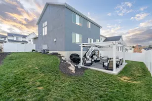 1379 E Petunia Ct, Layton, UT 84040 - Photo 29