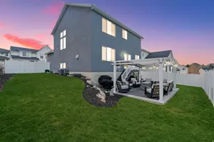 1379 E Petunia Ct, Layton, UT 84040 - Photo 3