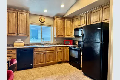 1526 E Shadow Dr, Eagle Mountain, UT 84005 - Photo 5