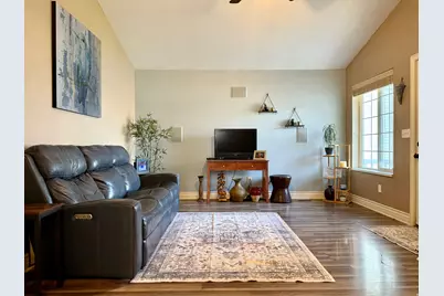 1526 E Shadow Dr, Eagle Mountain, UT 84005 - Photo 3