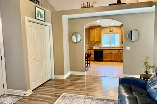 1526 E Shadow Dr, Eagle Mountain, UT 84005 - Photo 9