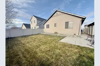 1526 E Shadow Dr, Eagle Mountain, UT 84005 - Photo 29