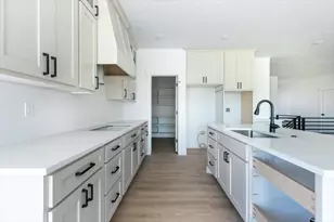 124 N 1140 E, Hyde Park, UT 84318 - Photo 7