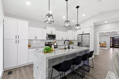 1972 E La Cresta Dr S, Cottonwood Heights, UT 84121 - Photo 11