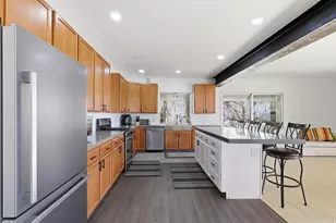 2790 E Lancaster Dr S, Salt Lake City, UT 84108 - Photo 11