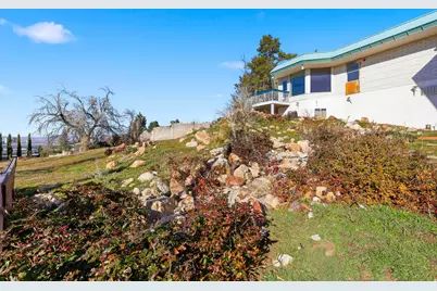 2790 E Lancaster Dr S, Salt Lake City, UT 84108 - Photo 49