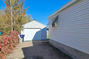 2078 W 5600 S, Roy, UT 84067 - Photo 9