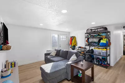 6876 S 90 E, Midvale, UT 84047 - Photo 9