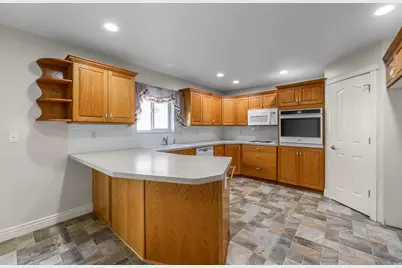 2474 N Dorchester Ave, Harrisville, UT 84414 - Photo 7