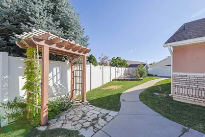 2474 N Dorchester Ave, Harrisville, UT 84414 - Photo 31