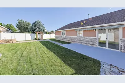 2474 N Dorchester Ave, Harrisville, UT 84414 - Photo 29