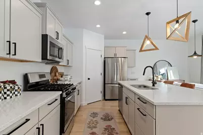 598 S Highpoint Dr, Saratoga Springs, UT 84045 - Photo 9